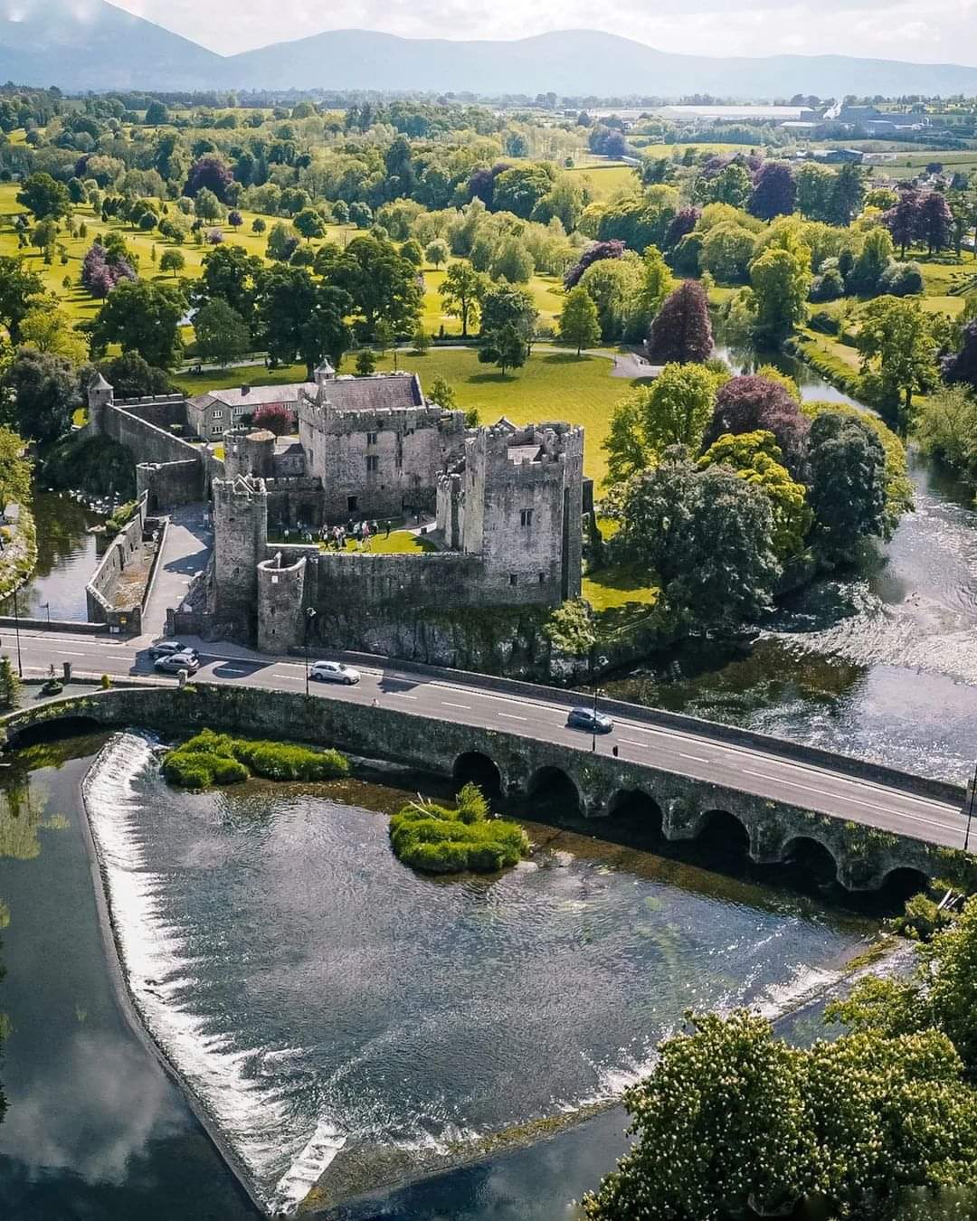 Private Blarney Stone, Cahir Castle and Rock of Cashel Tour