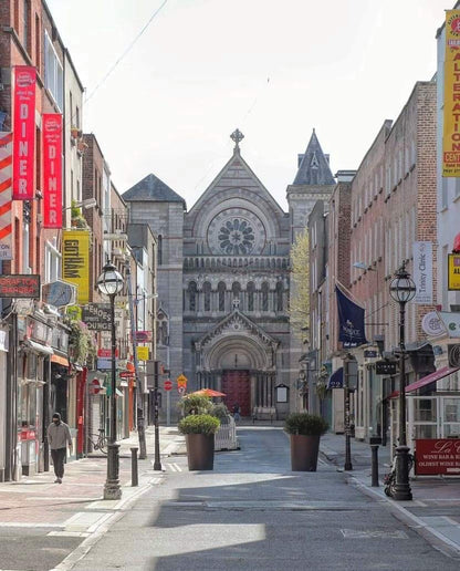 Deluxe Walking Tour of Dublin: 5 hour Private Walking Tour